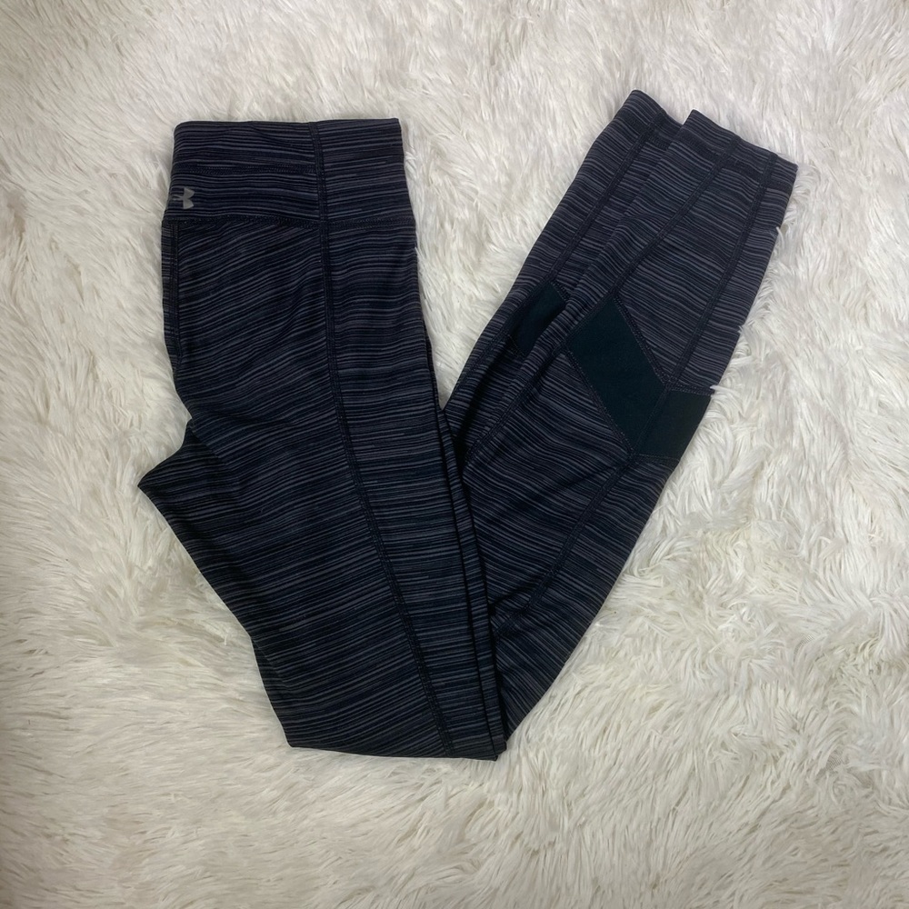 Womenās Under Armour Black and Grey Leggings